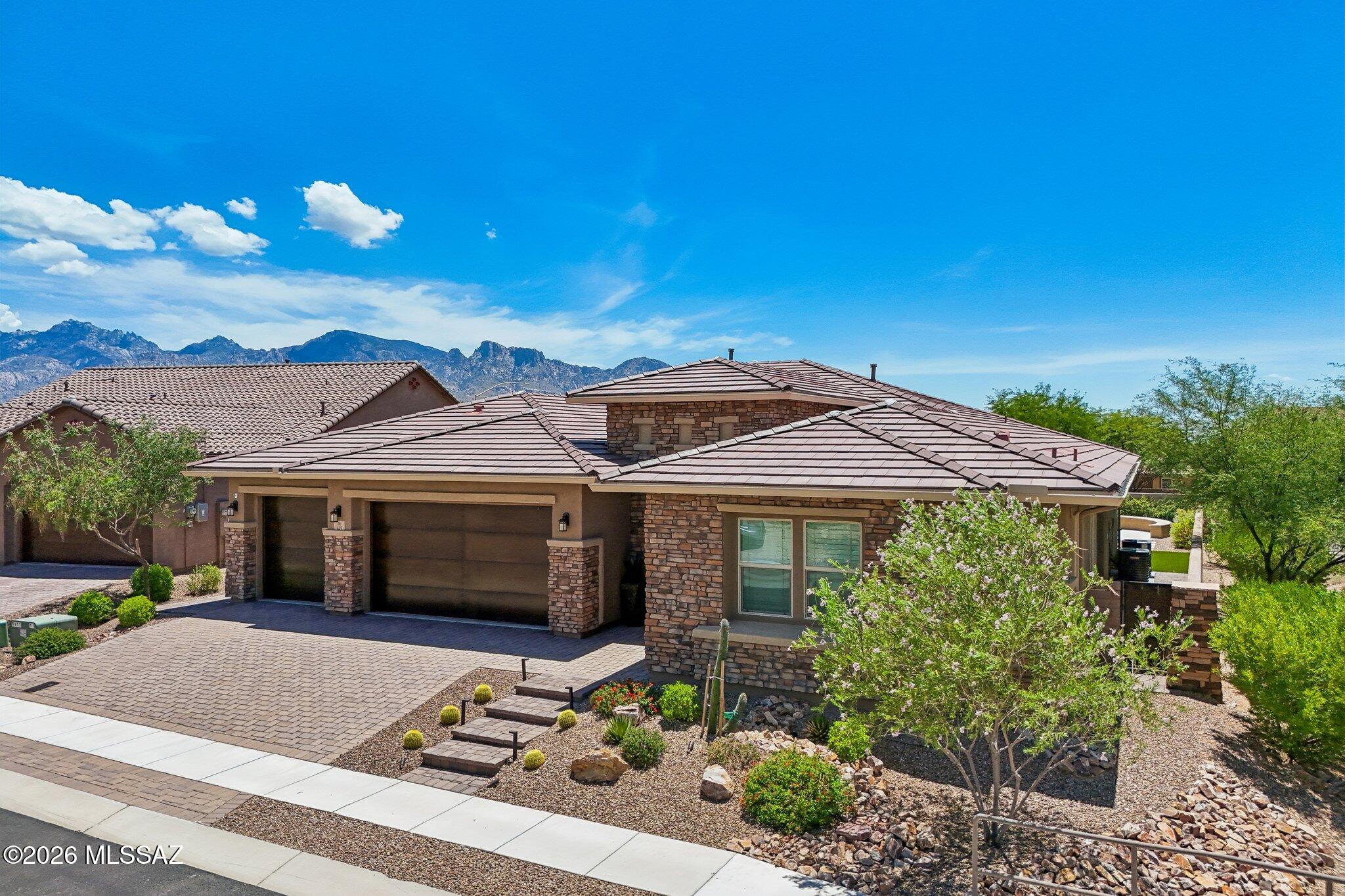 425 W Red Ribbon Lane
