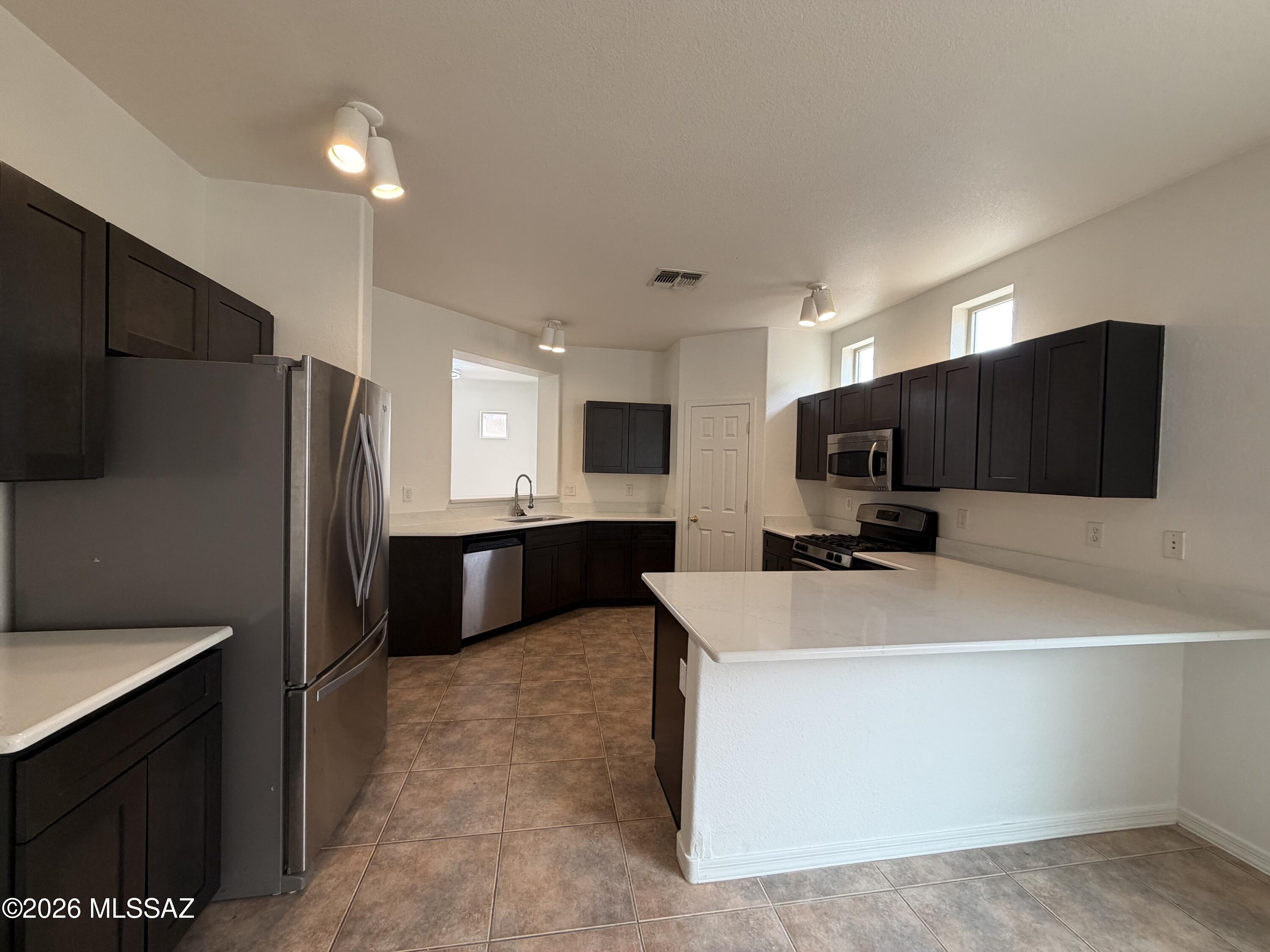 Presidio De Madrid (1-139) - Residential Lease