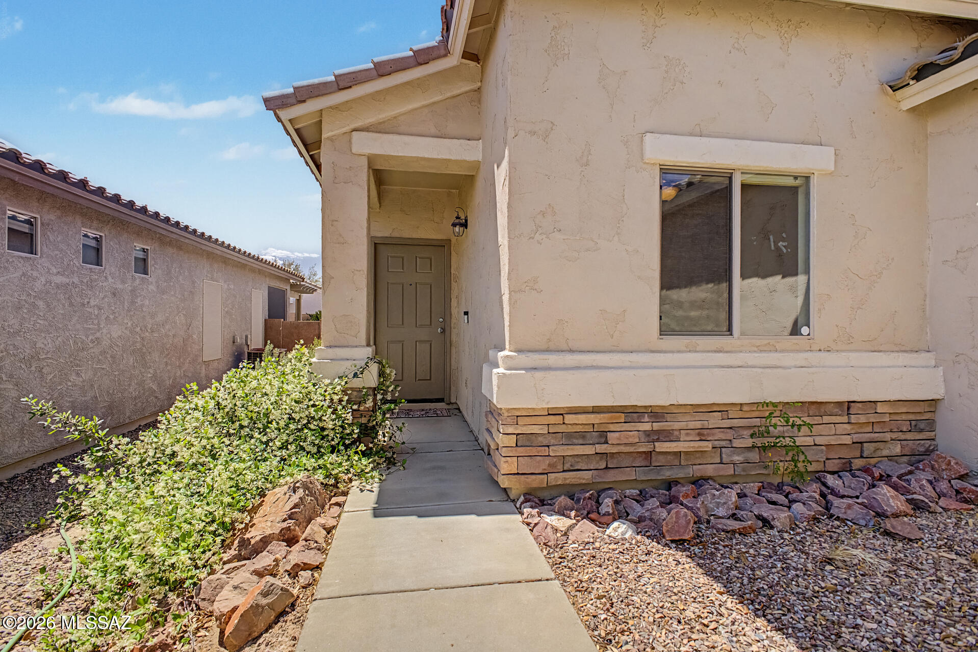 1361 W Via Cerro Colorado