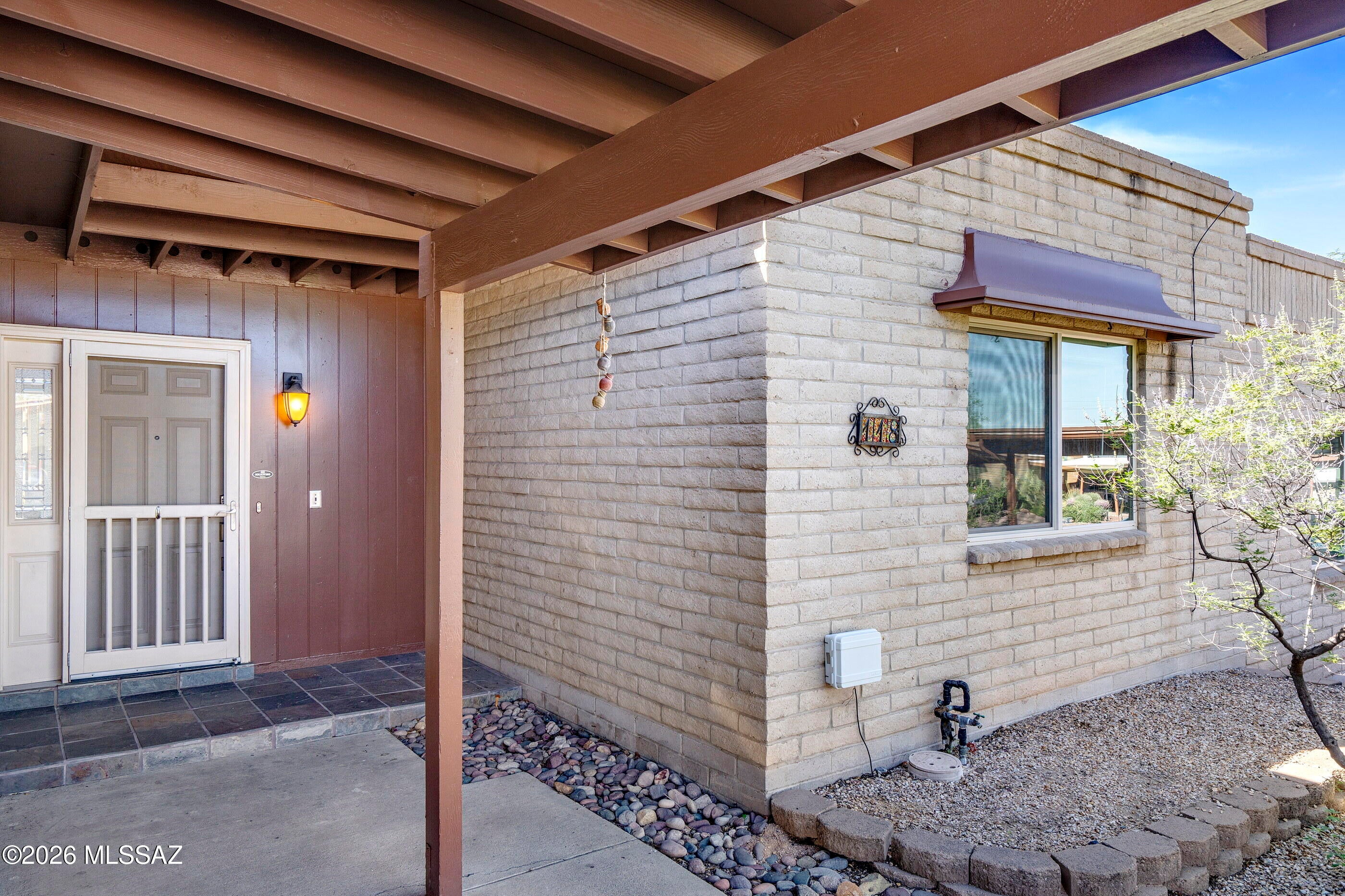 118 E Cholla Shadows Drive