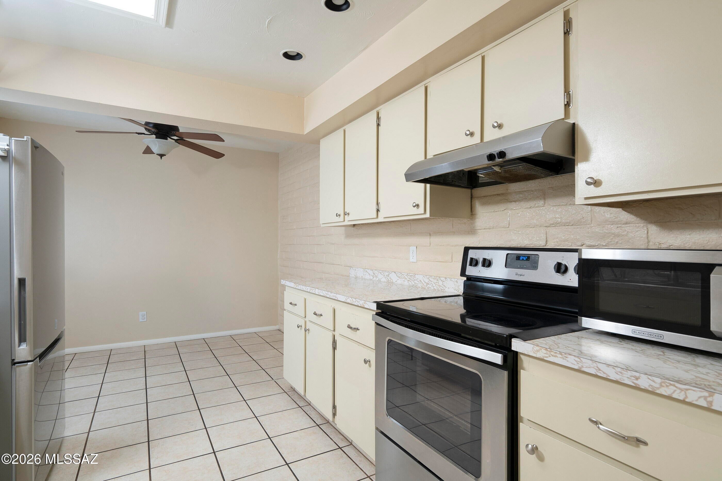 118 E Cholla Shadows Drive