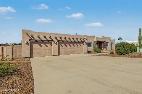 Photo of 4500 W Sunset Dunes Place, Tucson, AZ 85743 (MLS # 22625608)