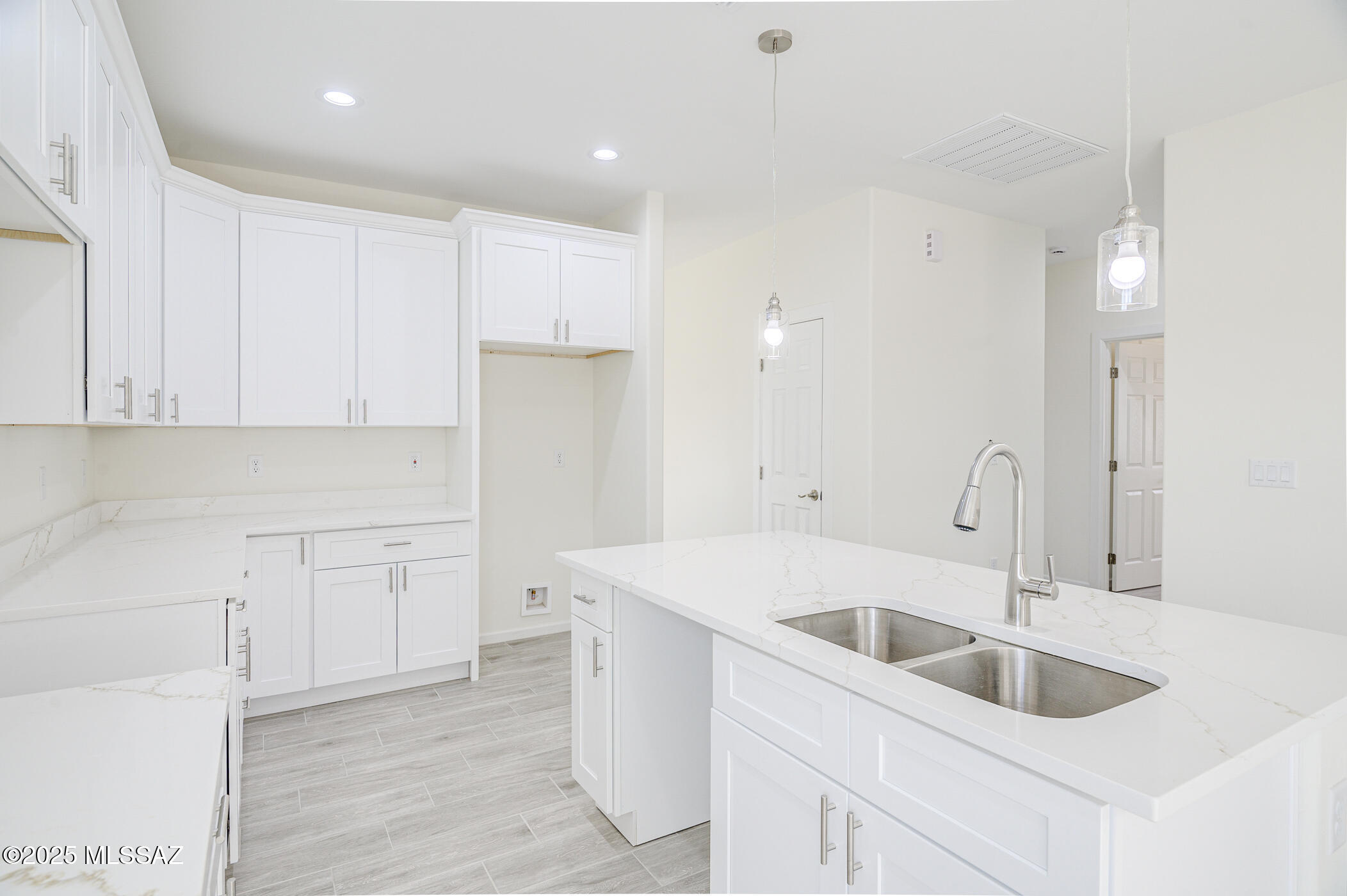 New Tucson Unit NO. 4 (1-203) - Residential