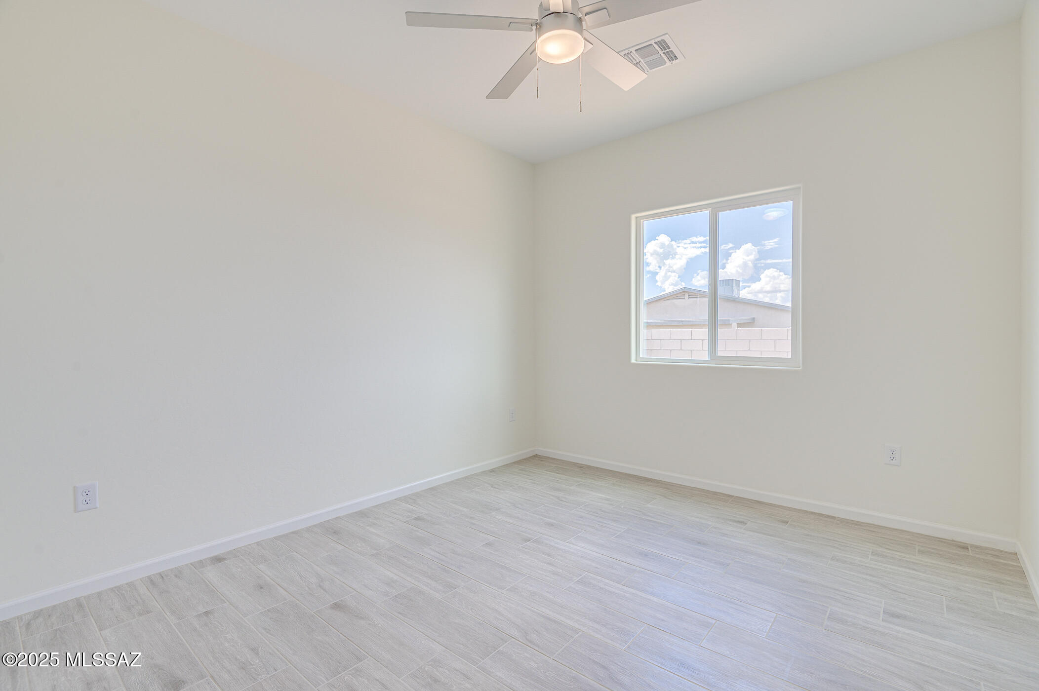 New Tucson Unit NO. 4 (1-203) - Residential