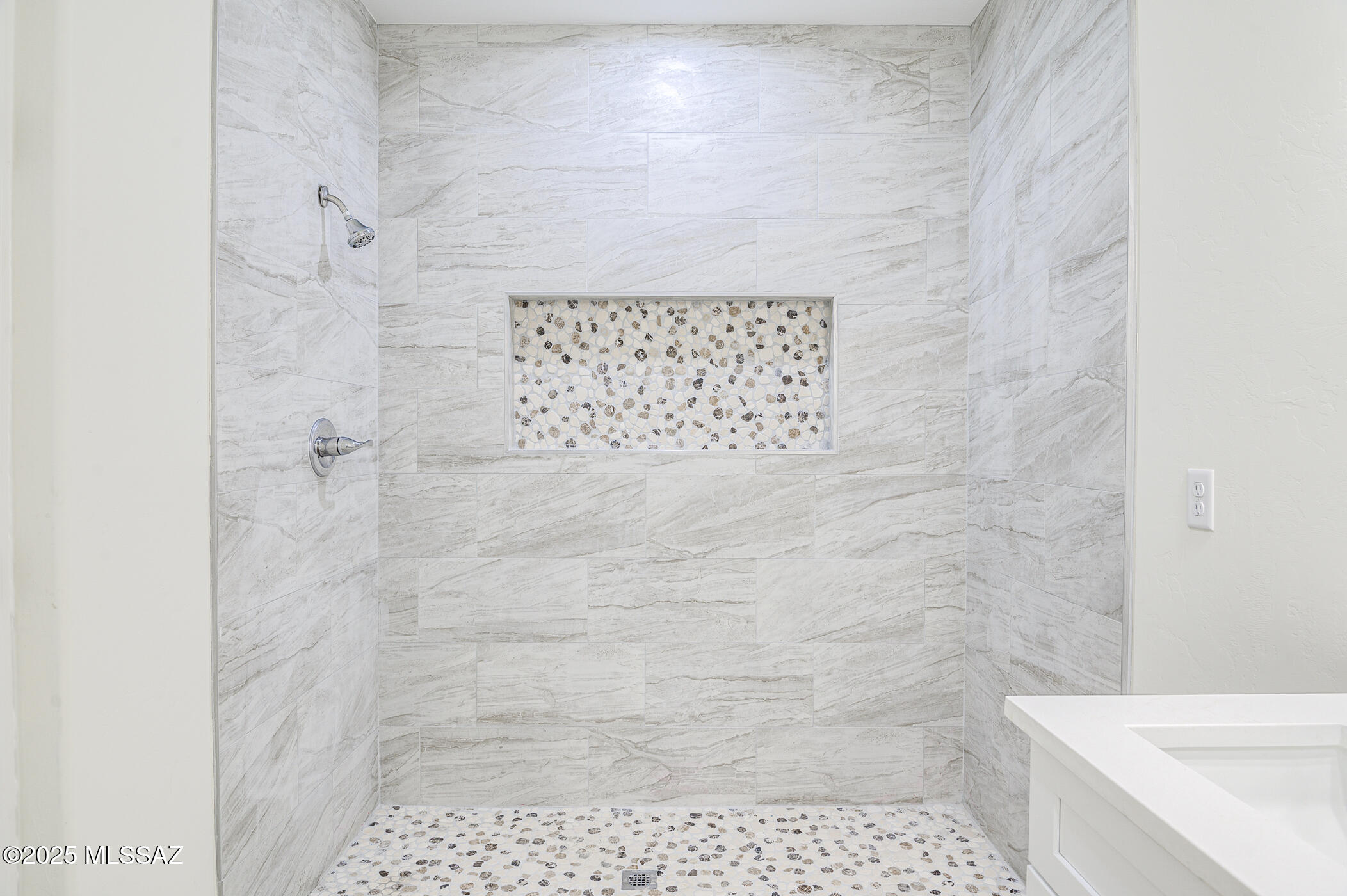 New Tucson Unit NO. 4 (1-203) - Residential