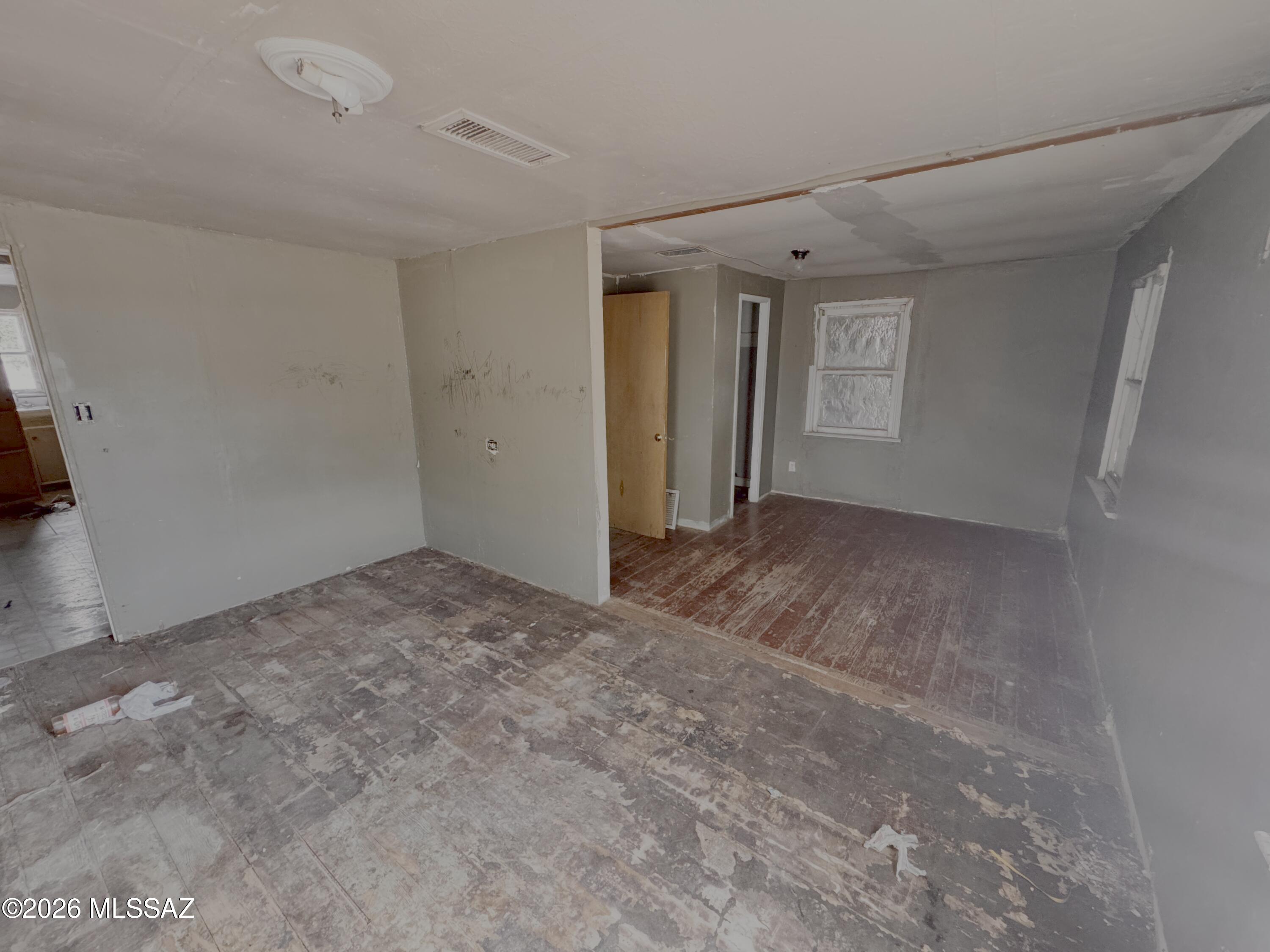 2429 E Blacklidge Drive