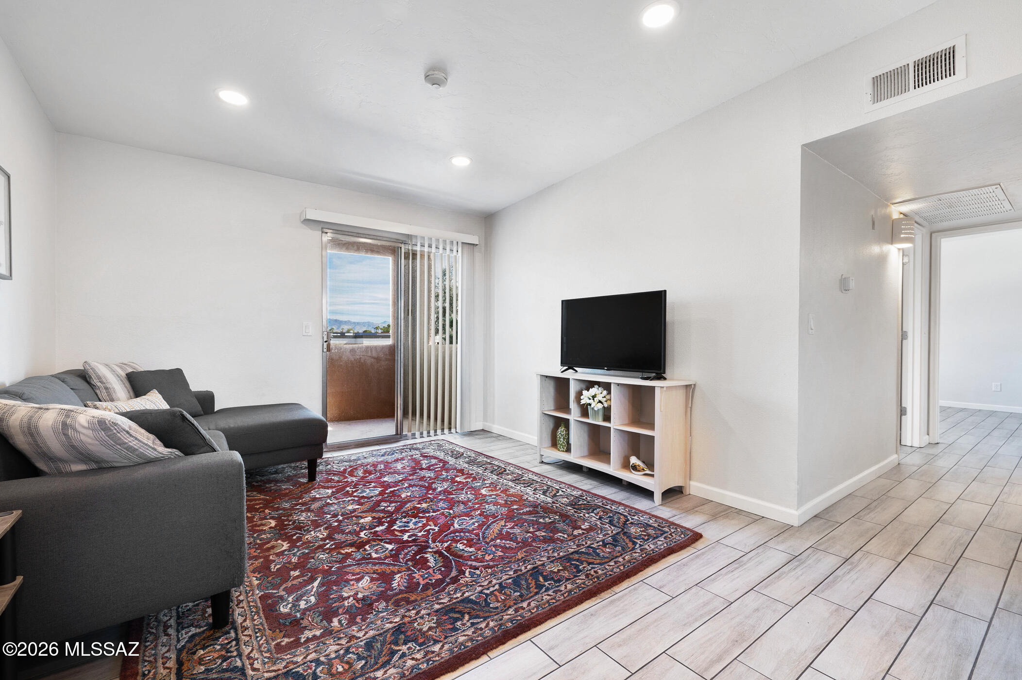 1810 E Blacklidge Drive 322