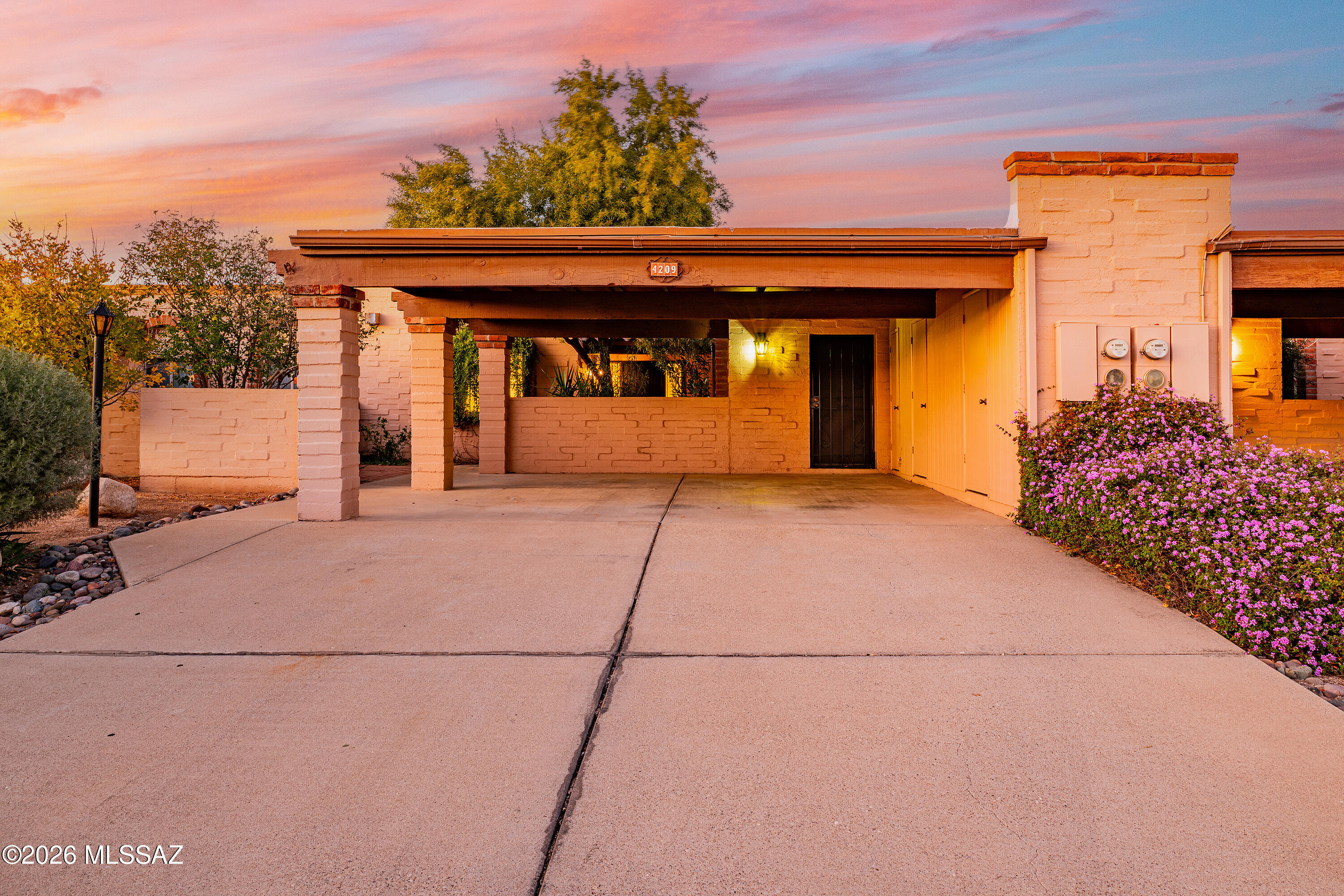 4209 E Presidio Road