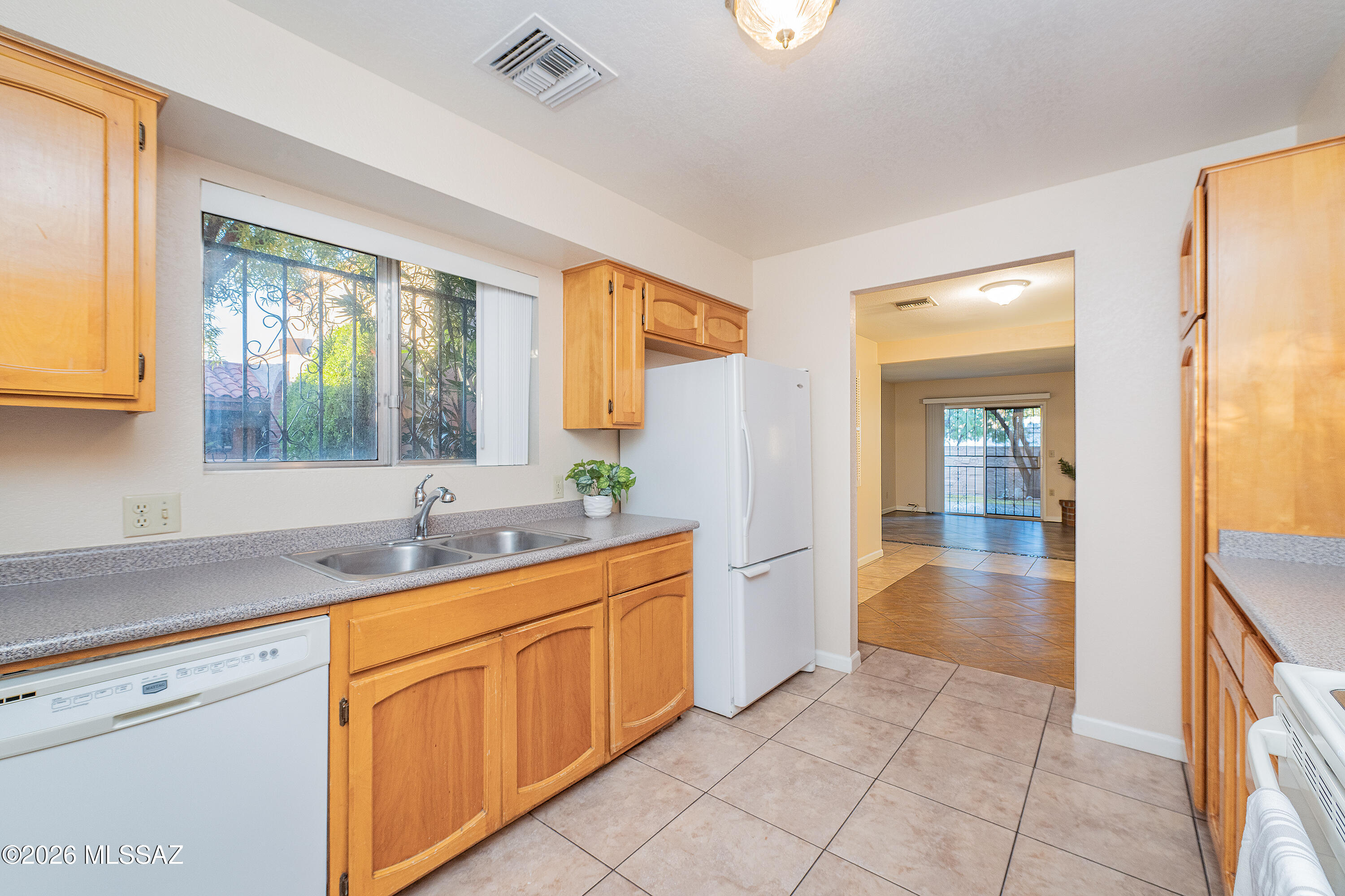 4209 E Presidio Road