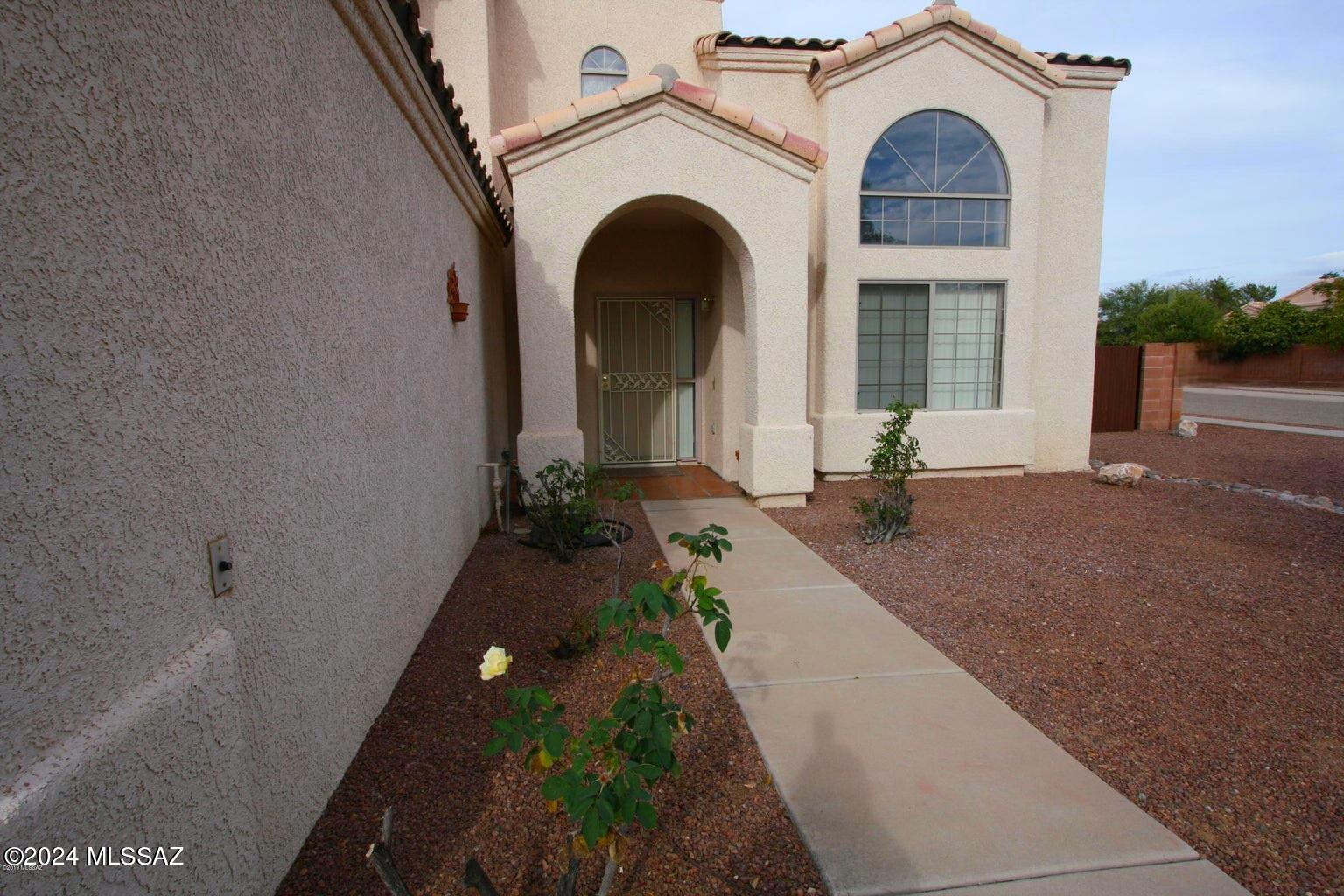 Las Lindas(1-76) - Residential Lease