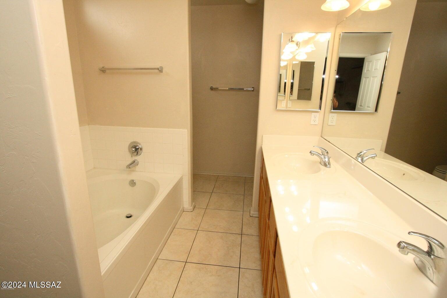 Las Lindas(1-76) - Residential Lease