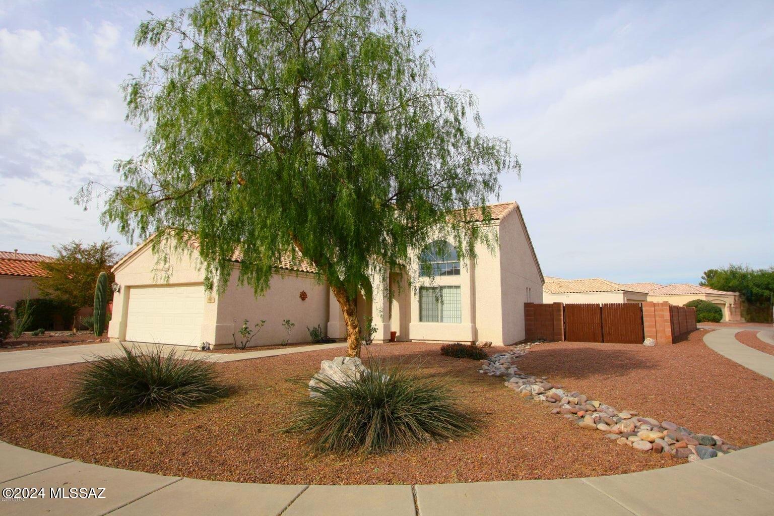Las Lindas(1-76) - Residential Lease