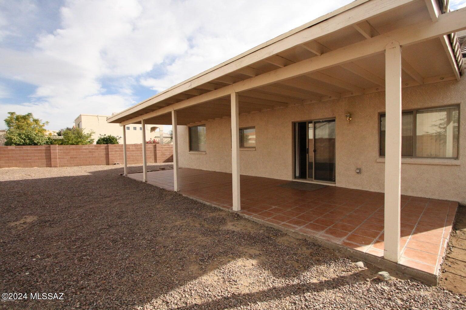 Las Lindas(1-76) - Residential Lease