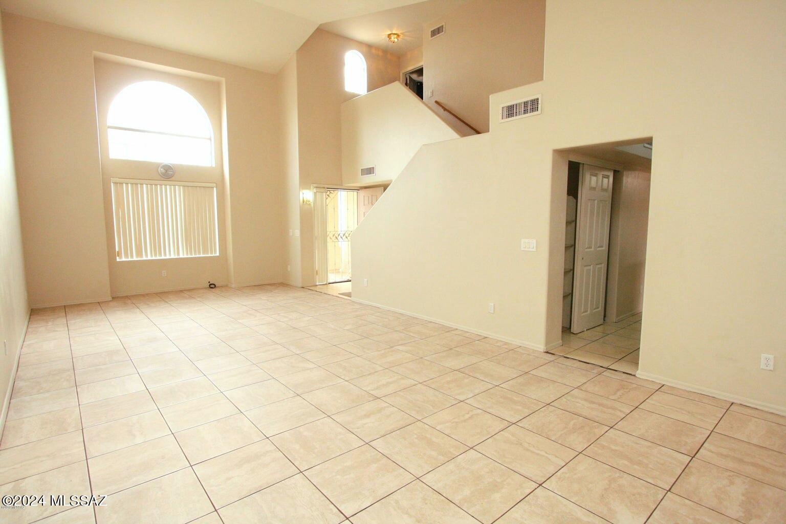 Las Lindas(1-76) - Residential Lease