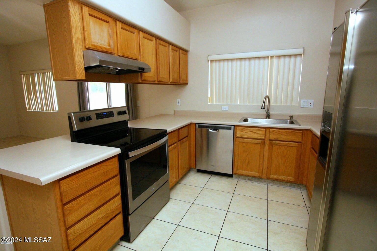 Las Lindas(1-76) - Residential Lease