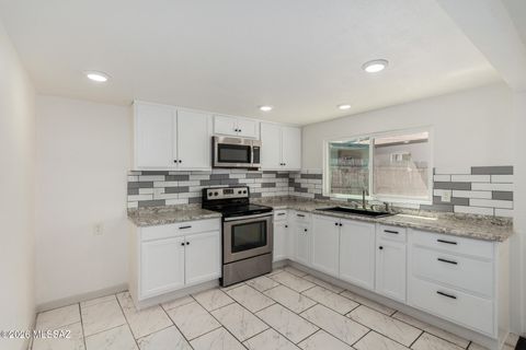 Photo of 2429 E Cameron Vista, Tucson, AZ 85713 (MLS # 22602919)