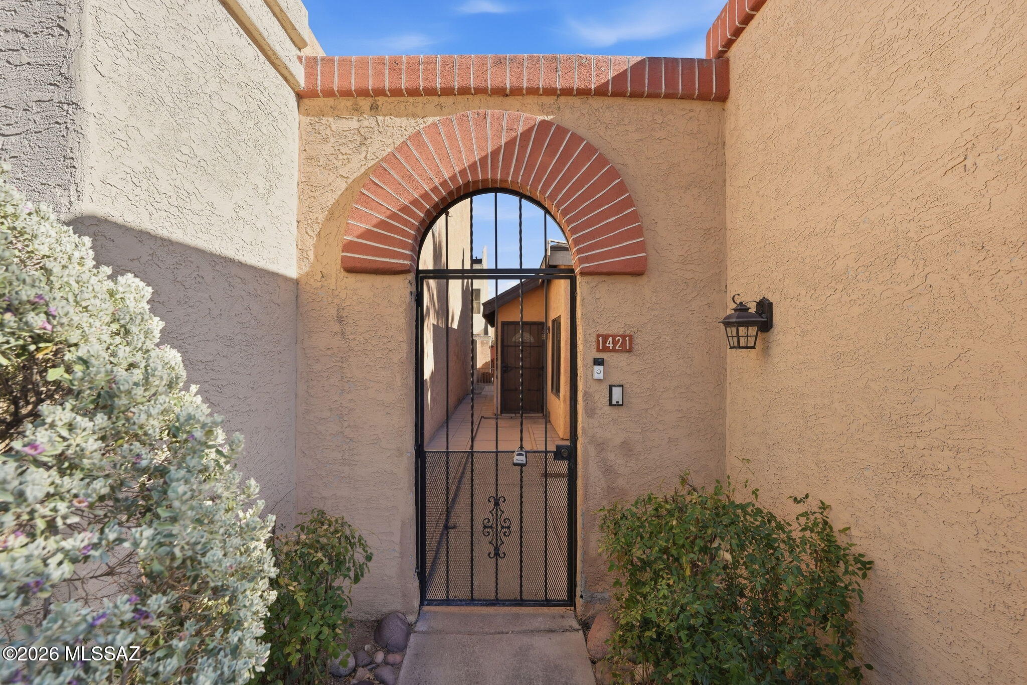 1421 W Calle Plomo