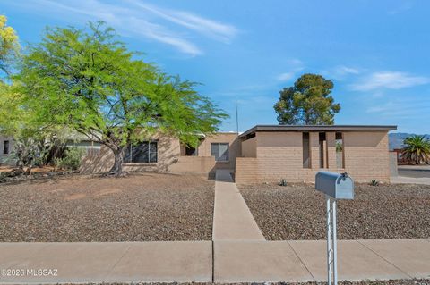 Photo of 9761 E Cinder Court, Tucson, AZ 85748 (MLS # 22608770)