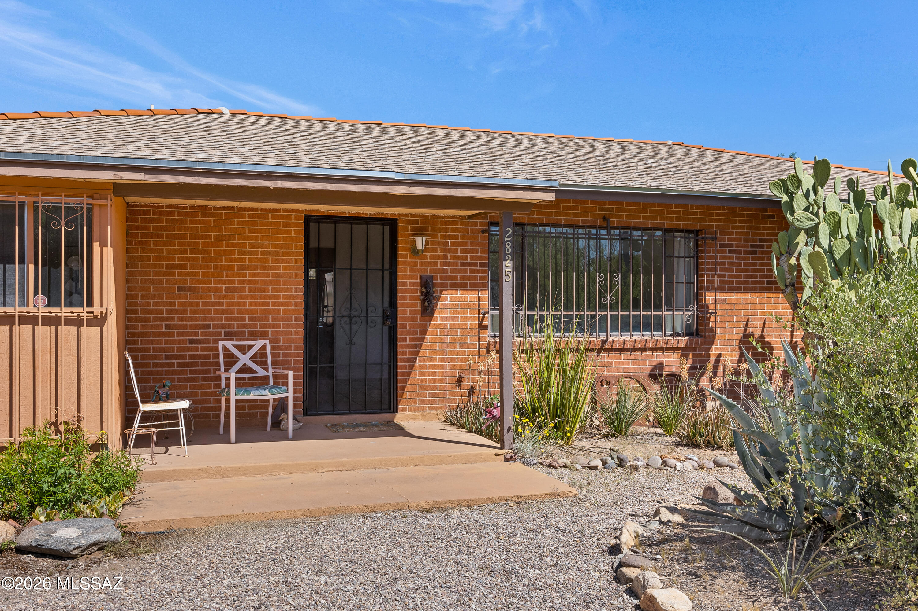 2825 E Arroyo Chico