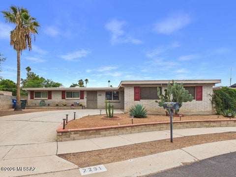 Photo of 2231 S Deer Trail Circle, Tucson, AZ 85710 (MLS # 22625767)