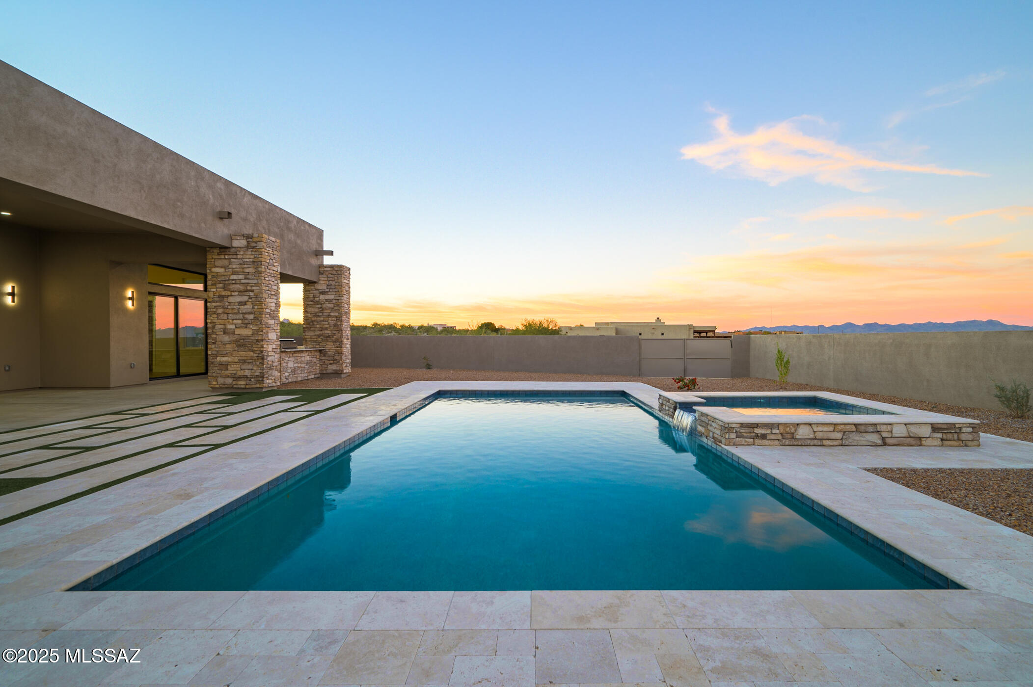 Las Rocas - Residential