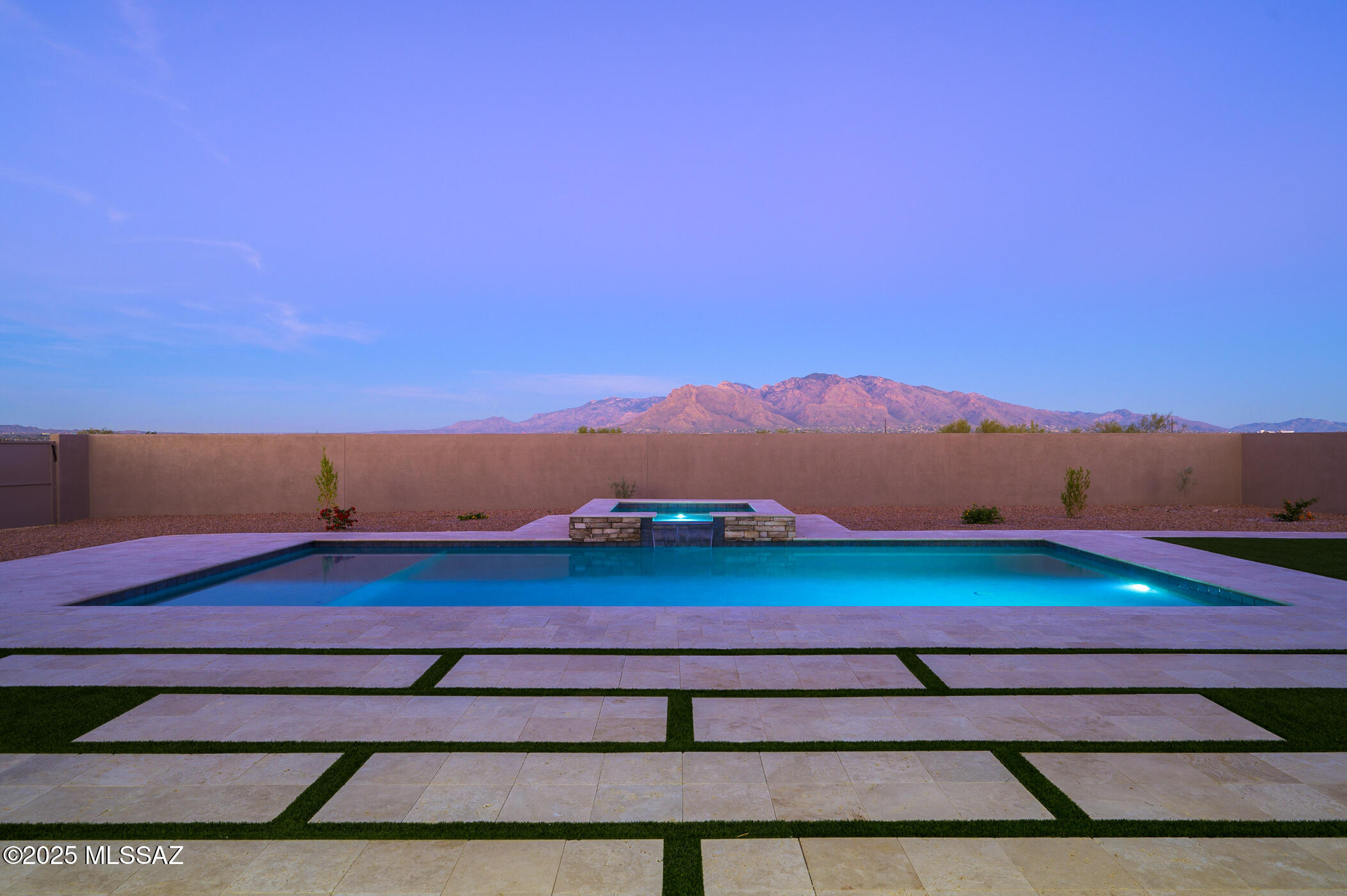Las Rocas - Residential