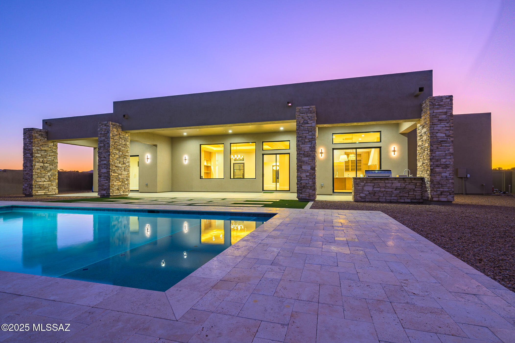 Las Rocas - Residential