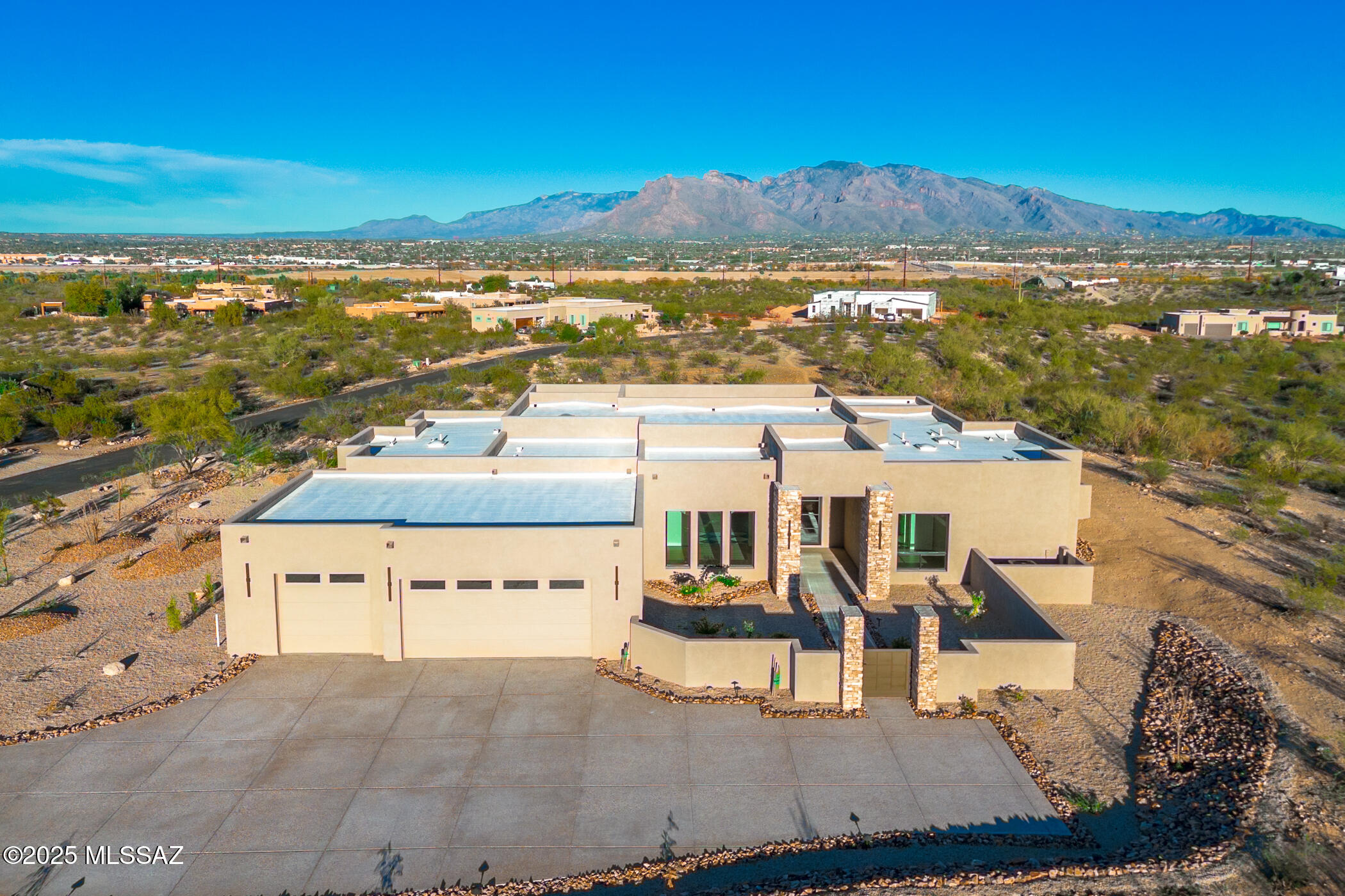 Las Rocas - Residential