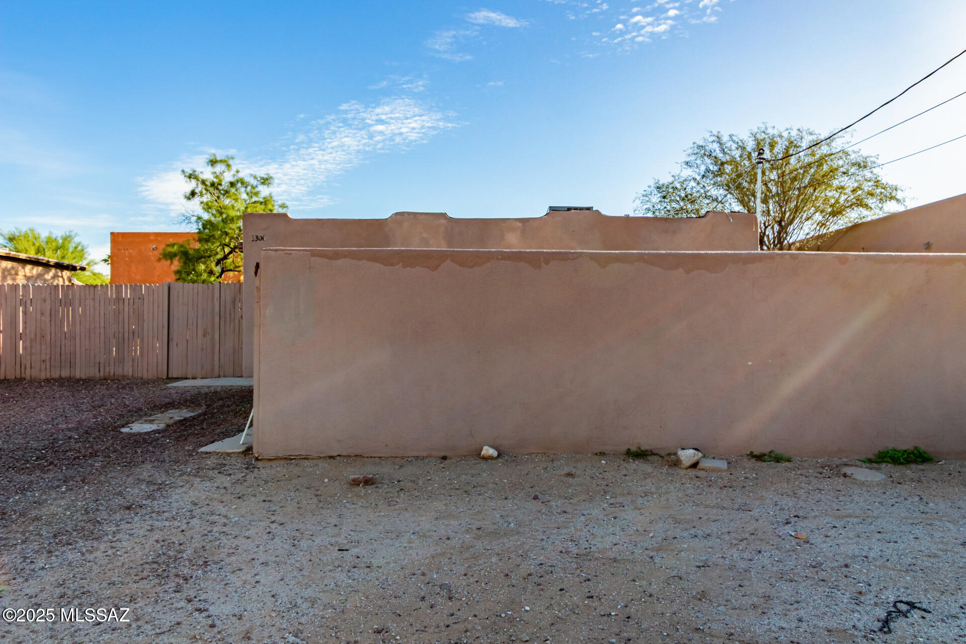 3306 N Los Altos Avenue