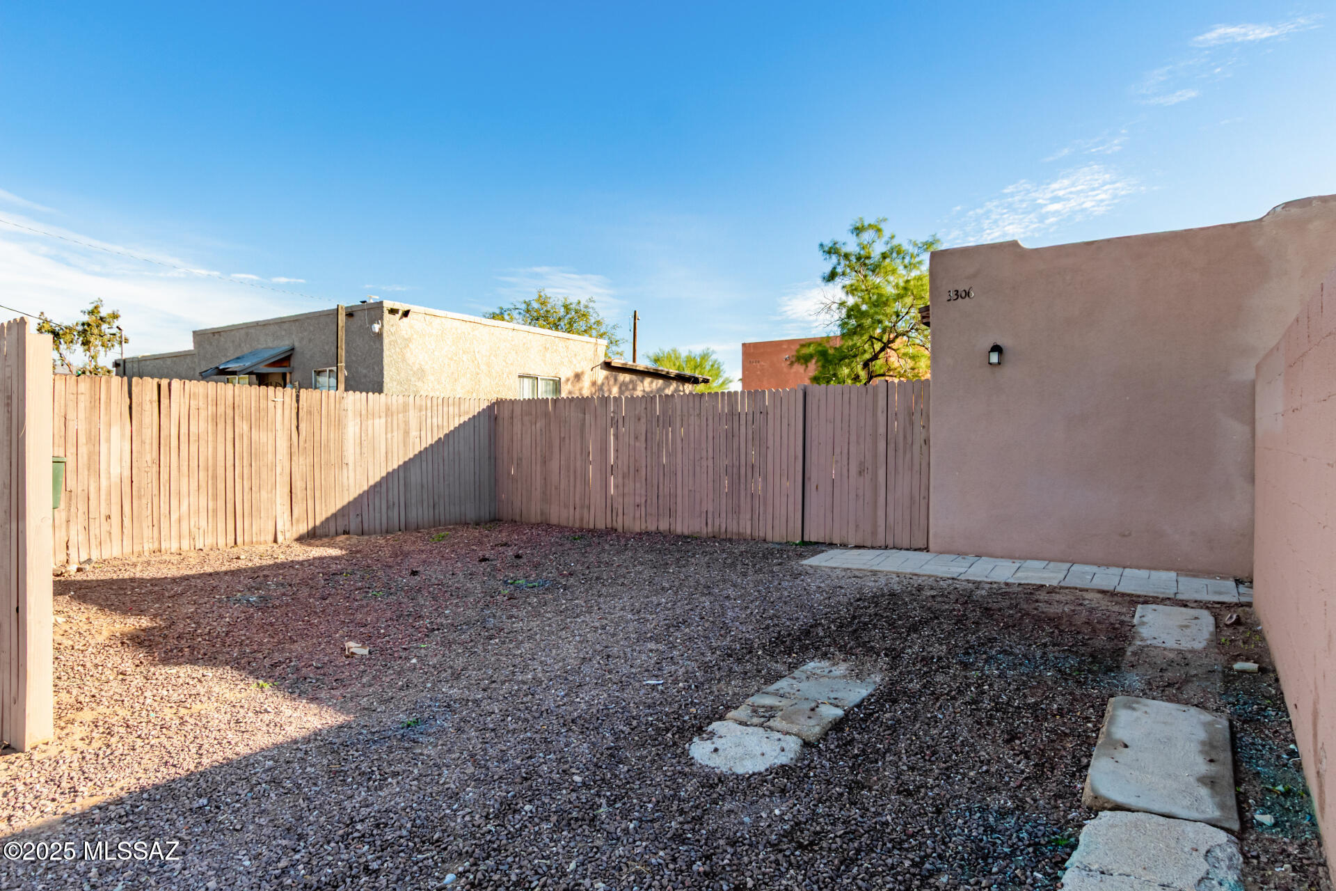 3306 N Los Altos Avenue