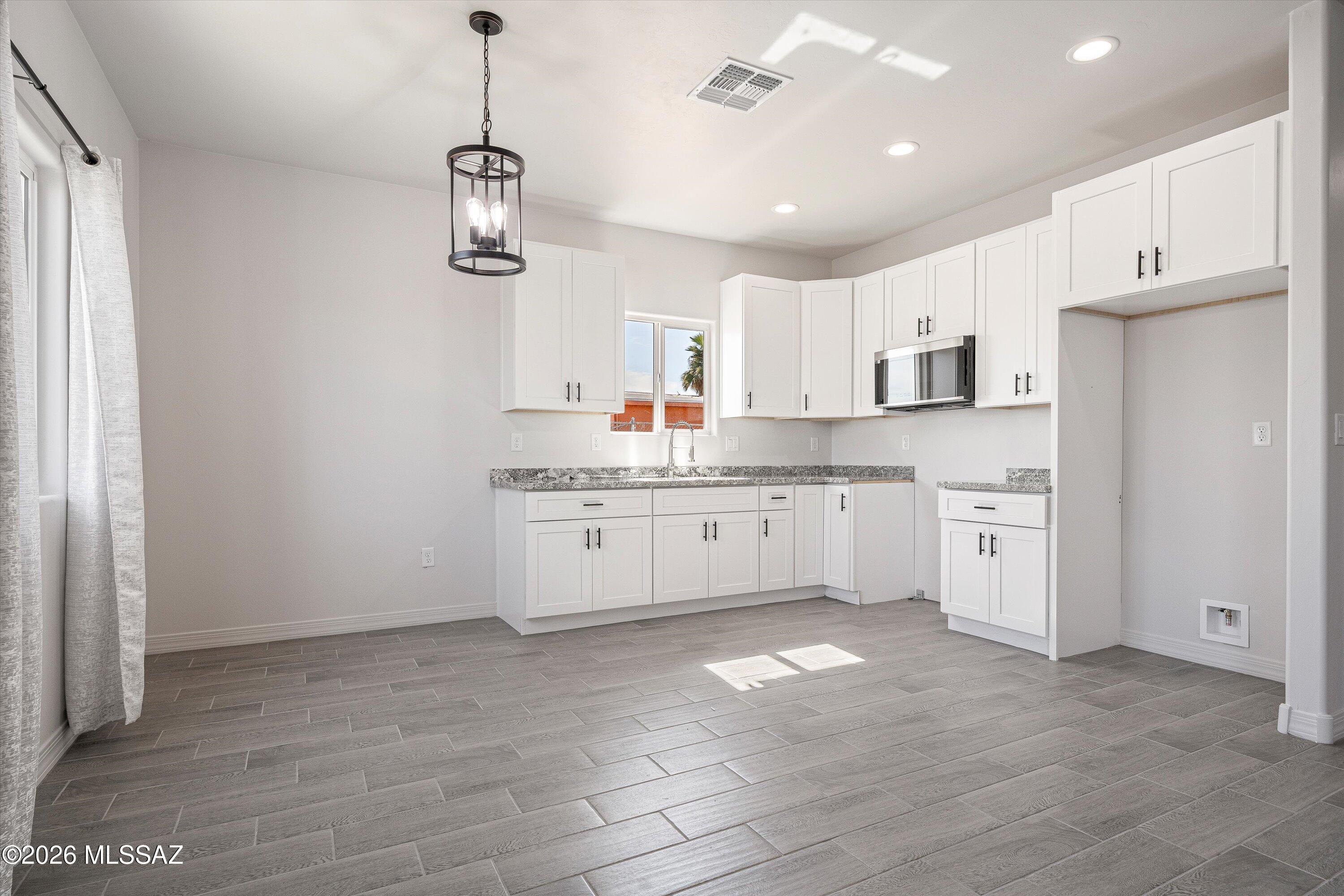 Los Ranchitos - Residential Lease