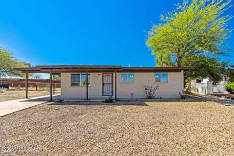 Photo of 7870 E Victoria Drive, Tucson, AZ 85730 (MLS # 22608105)