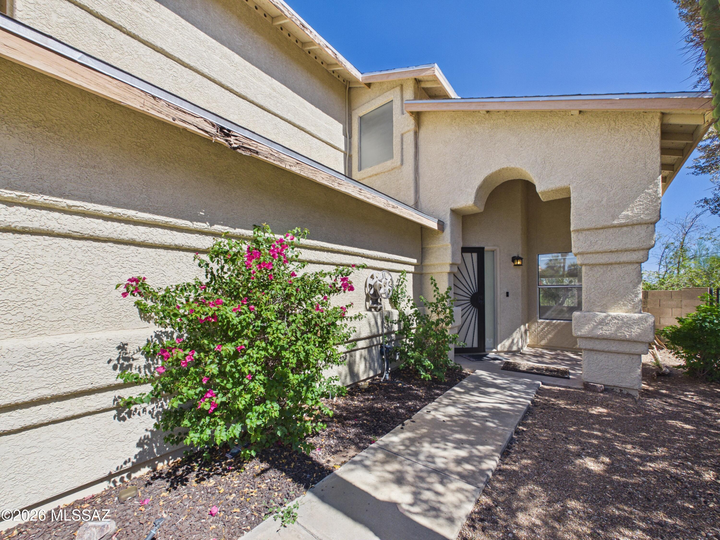 8932 N Spinel Place
