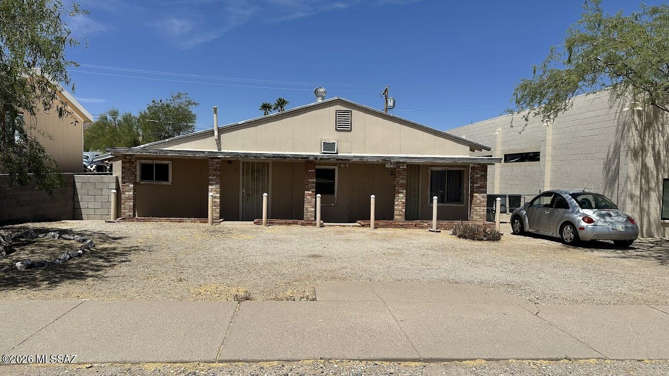 130 W Estrella Avenue