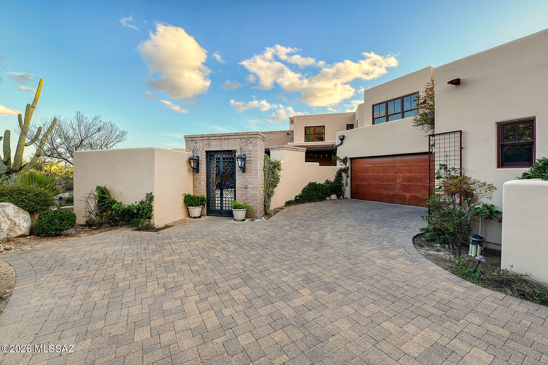 6486 N Lazulite Place