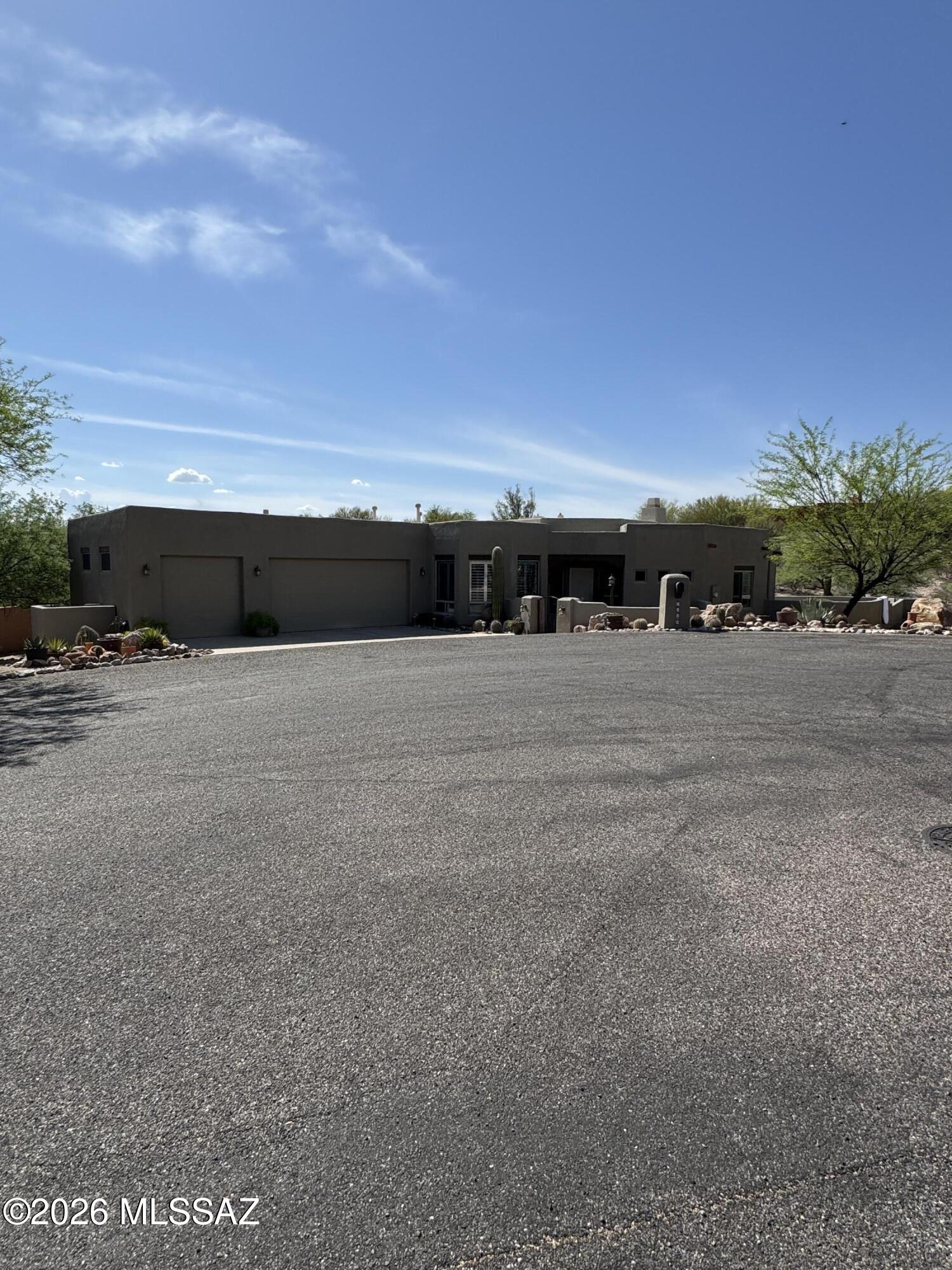 2553 N Redington Place