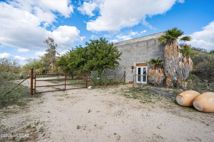 Home has a charming industrial feel, ready for your individual touch! Unique and private 1 bedroom, 1 bath home on private road in Catalina.  This 1.25 acre property is surrounded by natural desert and offers extensive views. The living areas are open with high ceilings, fans and skylights.  A bonus loft offers more living space or a spot for your creative side.