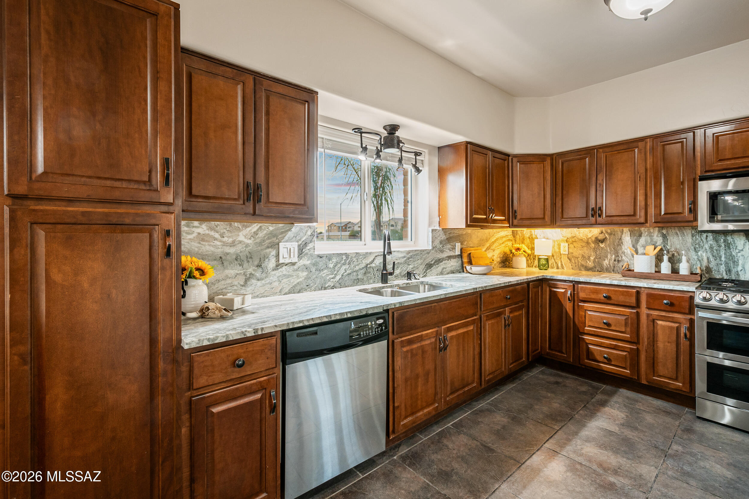 Wilshire Heights - Residential