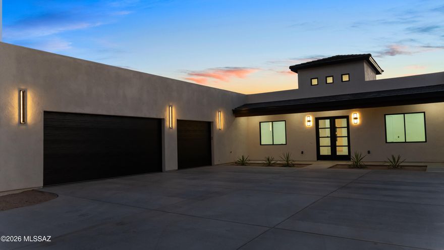 Seize this unique opportunity to own a 4- bedroom 3 -bathroom property. From the dramatic beautiful spacious kitchen, you'll enjoy luxury living. You'll be blown away by the open and airy feel. Big open kitchen with custom made cabinets, a massive quartzite island, this gourmet kitchen is an entertainer's dream. The expansive owner's retreat features an opulent ensuite with a freestanding bathtub with fireplace, a huge walk-in shower, double vanity and a sizeable closets. Entertain guests or simply enjoy the outdoors. Located near fantastic hiking trails, golfing, and much more. Don't miss out!!
