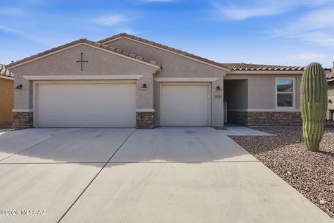Photo of 10236 E Iron Horse Trail, Tucson, AZ 85747 (MLS # 22624583)