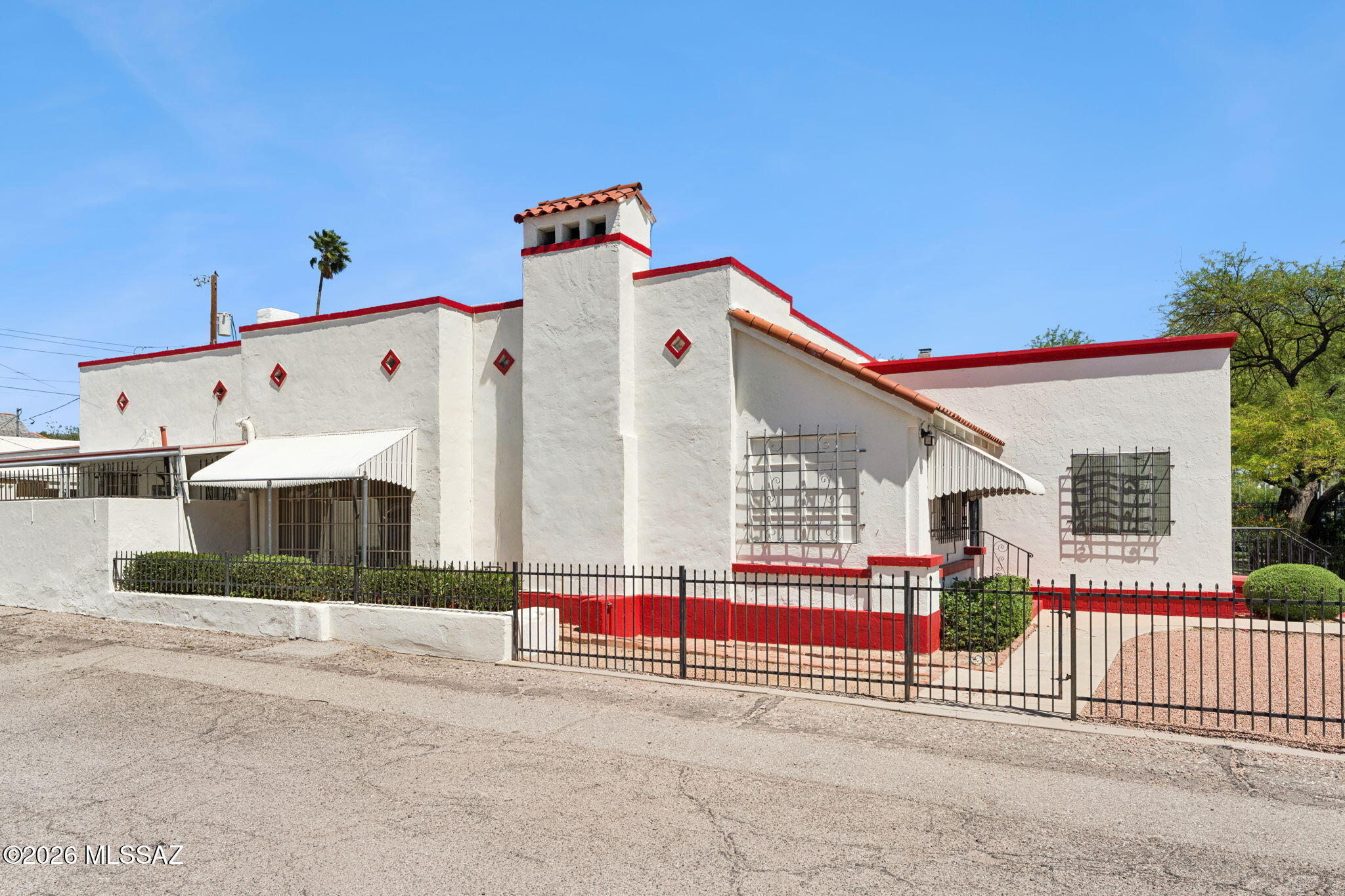 535 E University Boulevard