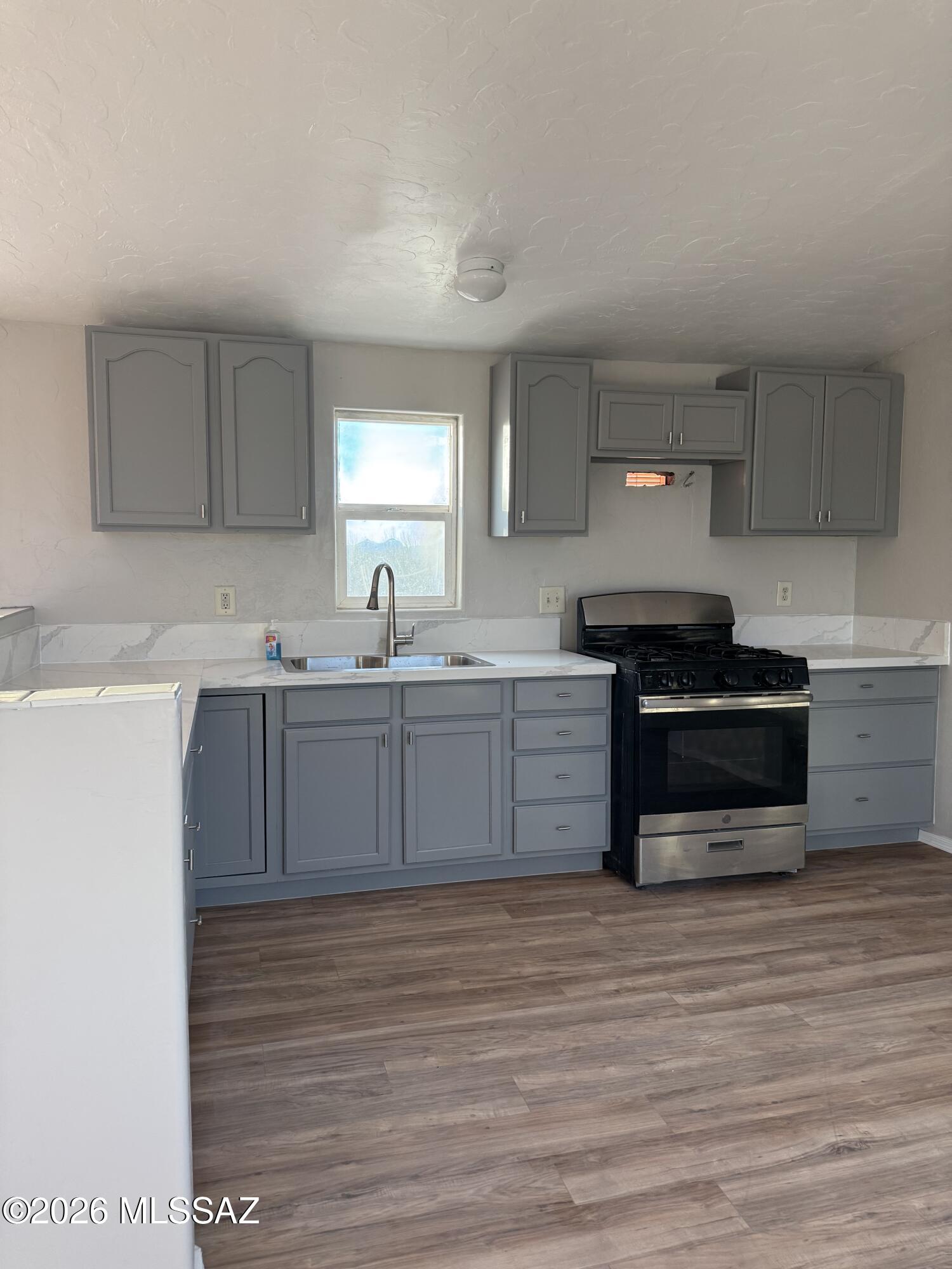 10625 S Cherokee Lane