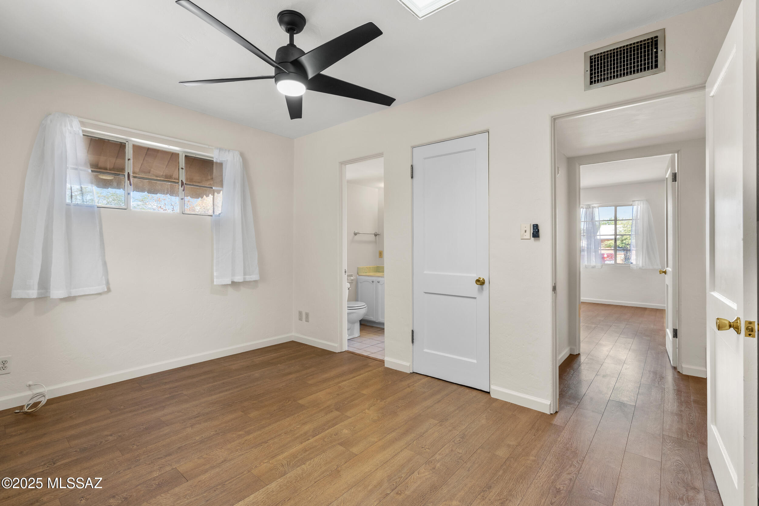 4858 E Cooper Street