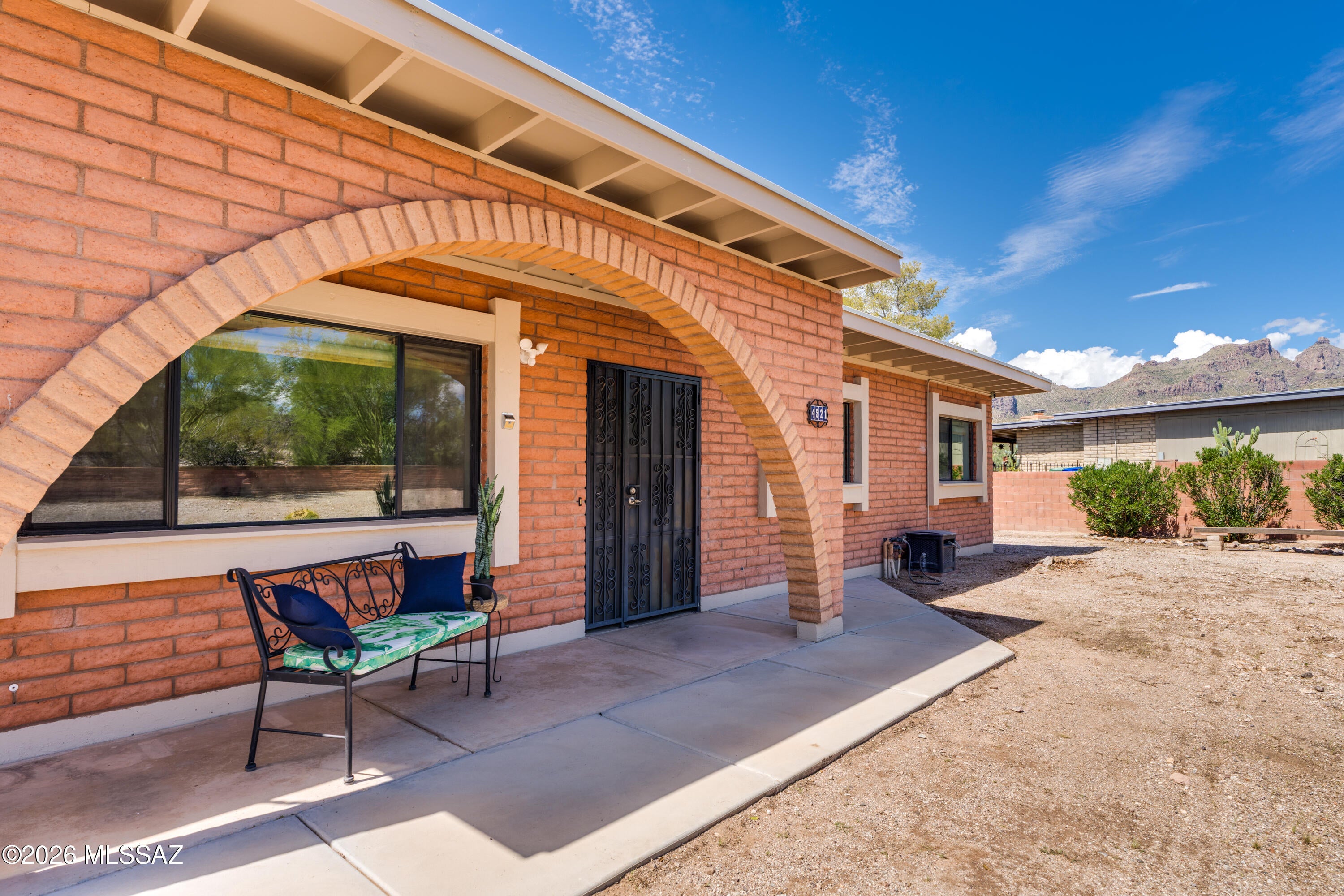 4521 N Meadow Lane