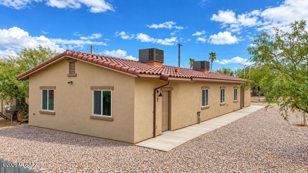 3468 S 9TH AVE, TUCSON, AZ 85713 - Image ae92656a1d9175c0d52706dc3eea6708/933155772