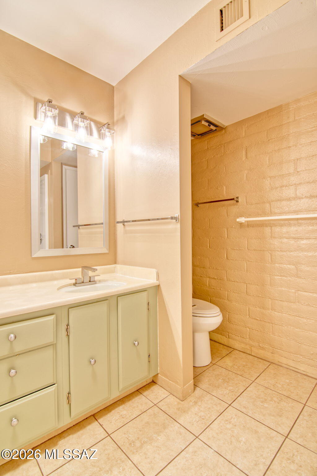 2875 N Tucson Boulevard 44