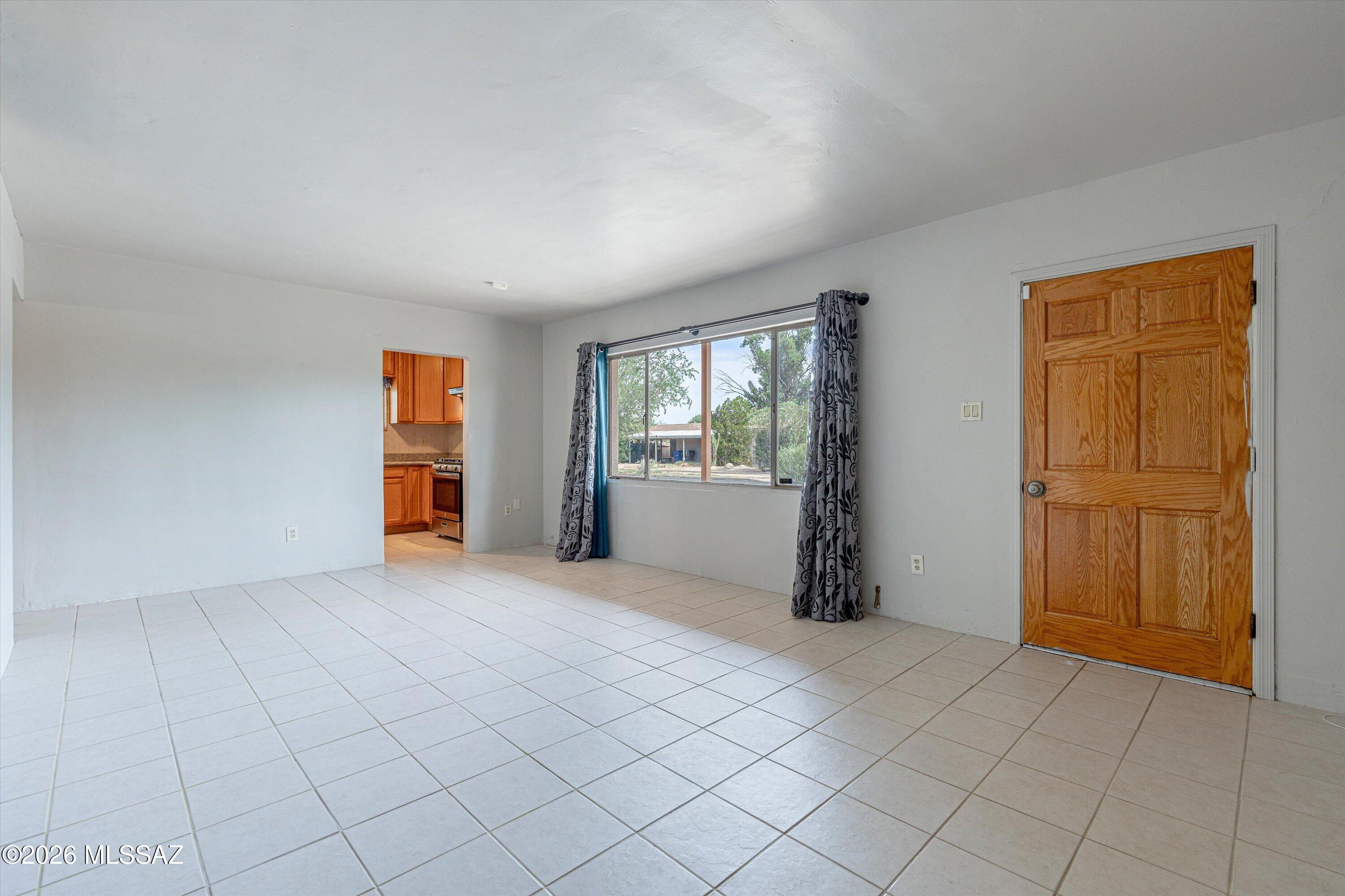 3958 E Louis Lane