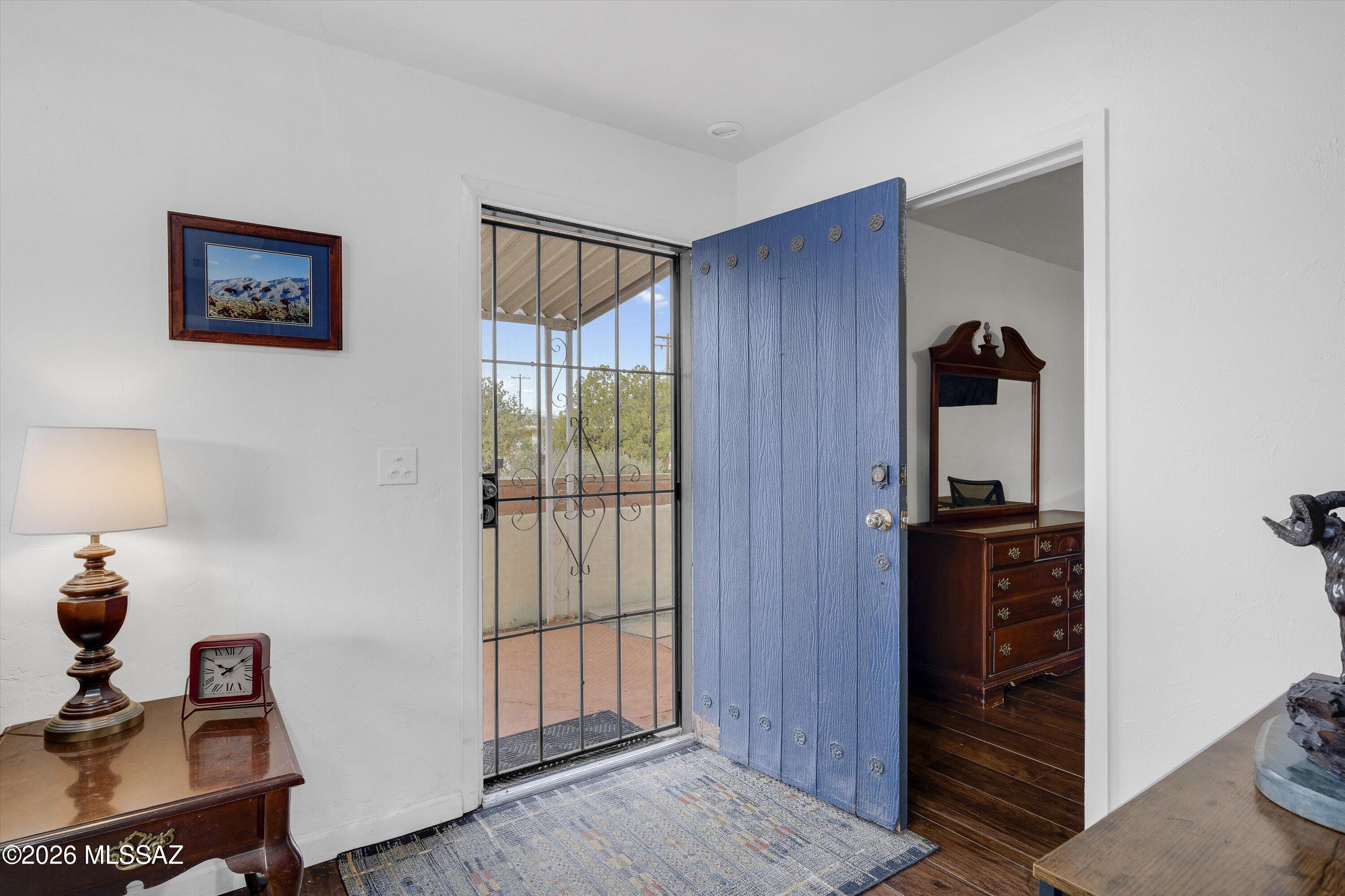 3038 N Mountain Avenue