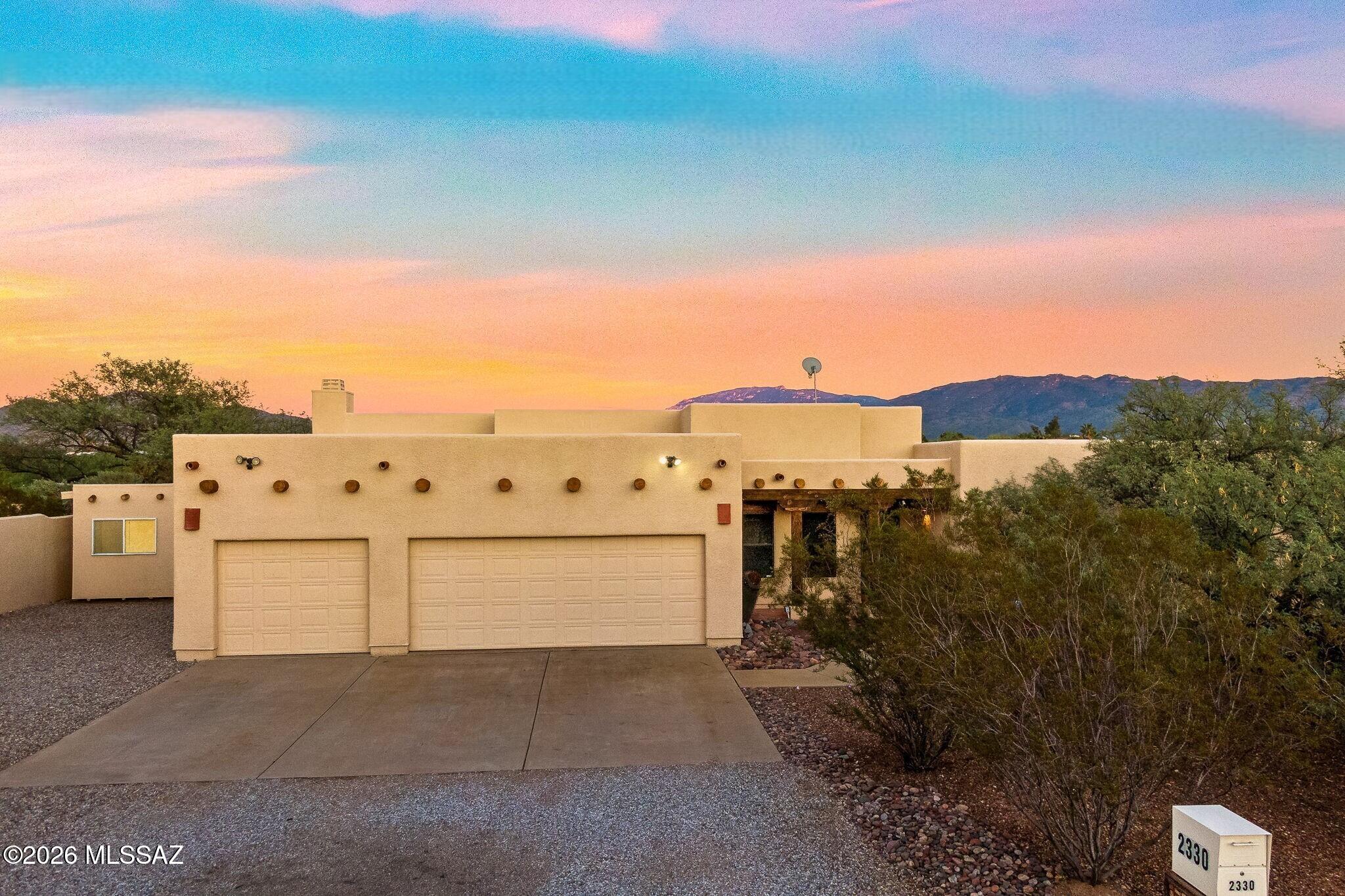 2330 N Bonanza Avenue