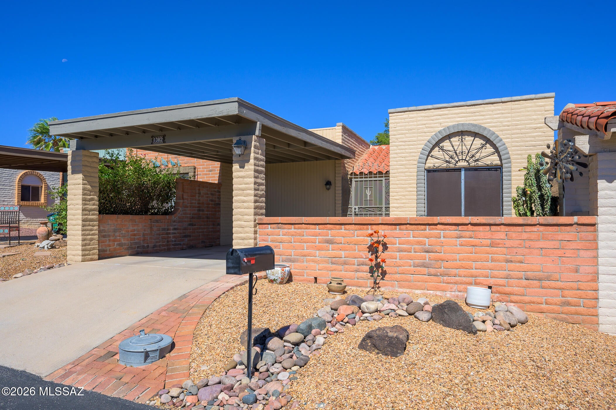 1382 W Camino Alicante